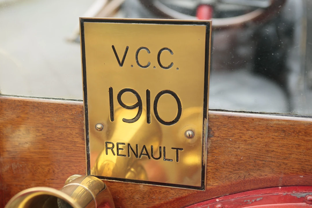 1910 Renault - Image 4 of 27