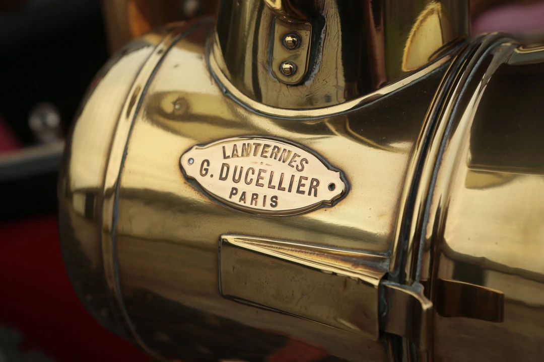1910 Renault - Image 2 of 27