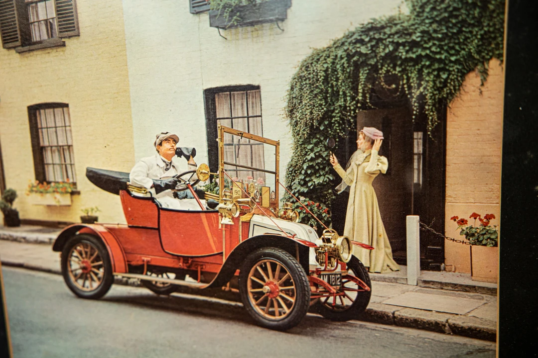 1910 Renault - Image 2 of 29