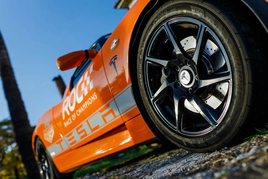 2010 Tesla Roadster - Image 30 of 31