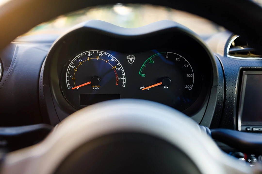 2010 Tesla Roadster - Image 14 of 31