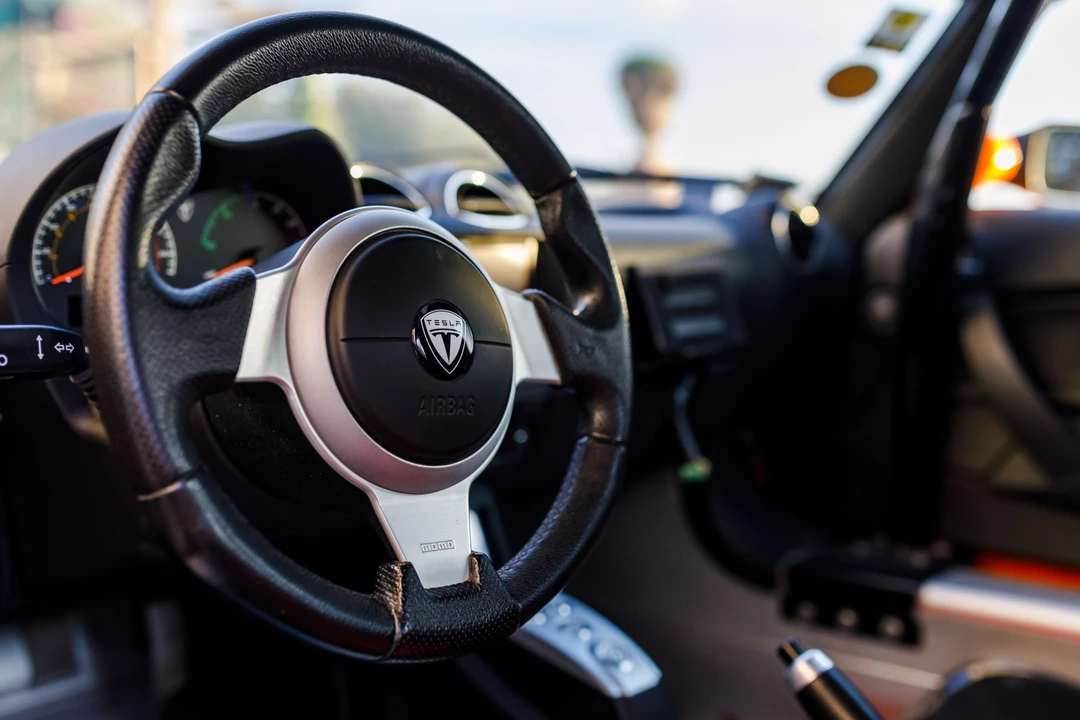 2010 Tesla Roadster - Image 13 of 31