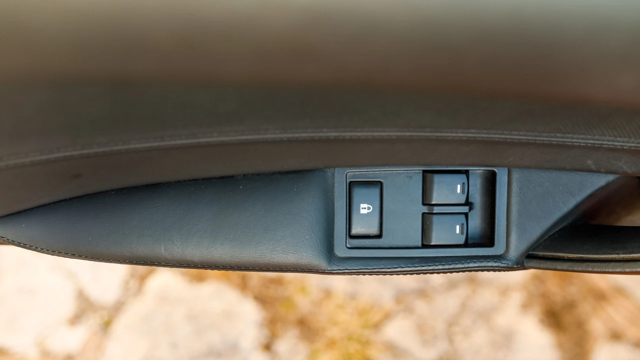 2010 Tesla Roadster - Image 20 of 31