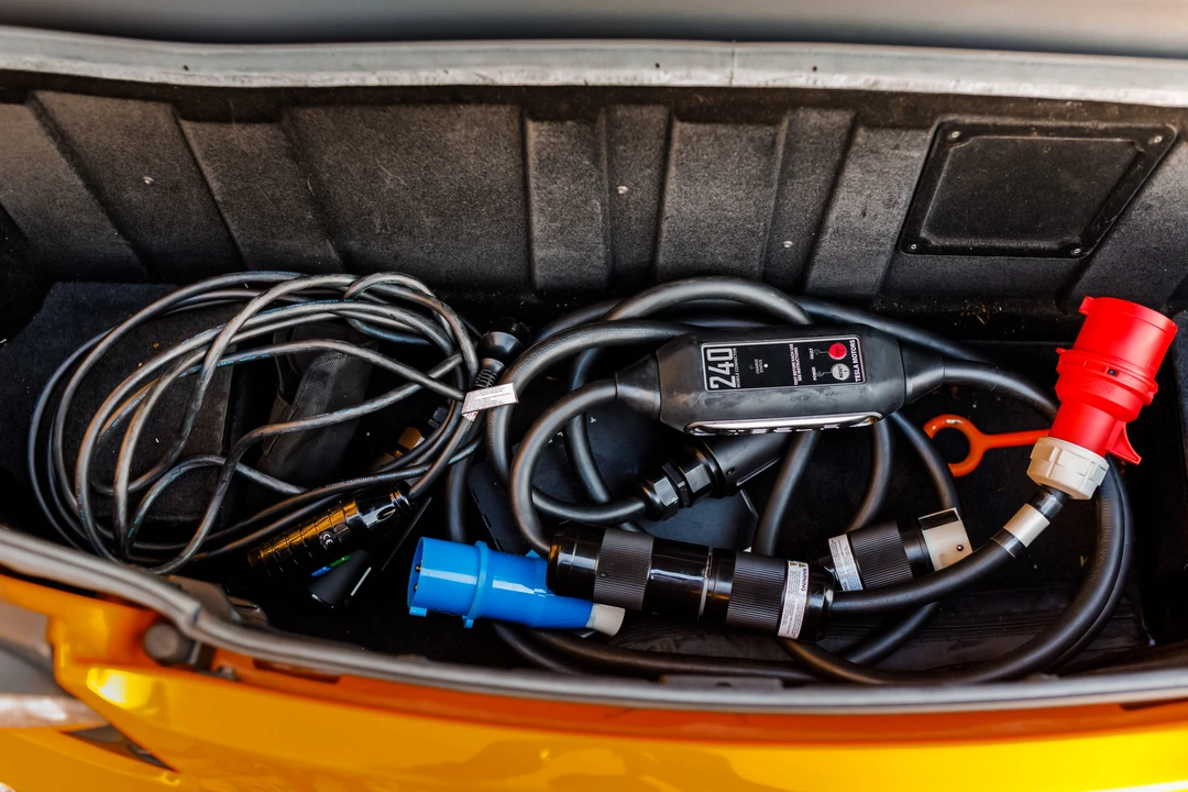 2010 Tesla Roadster - Image 25 of 31