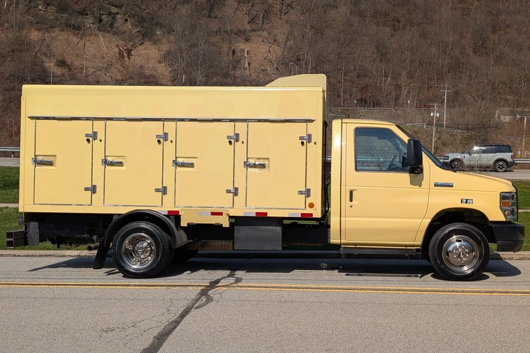 2019 Ford Econoline Van - Image 4 of 8