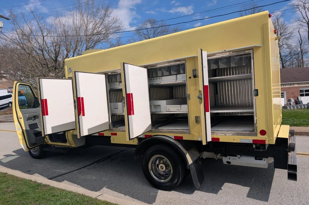 2019 Ford Econoline Van - Image 3 of 8
