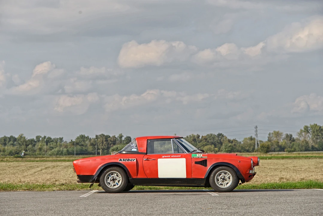 Abarth - Image 2 of 31