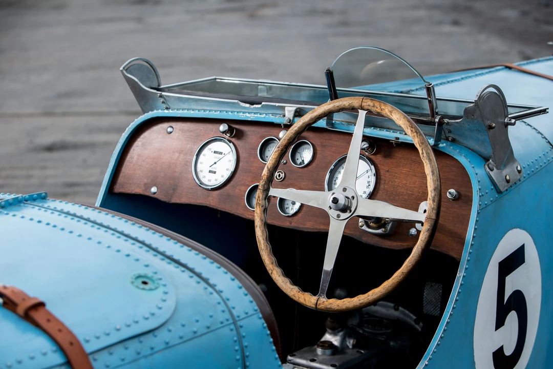 Bugatti - Image 17 of 31