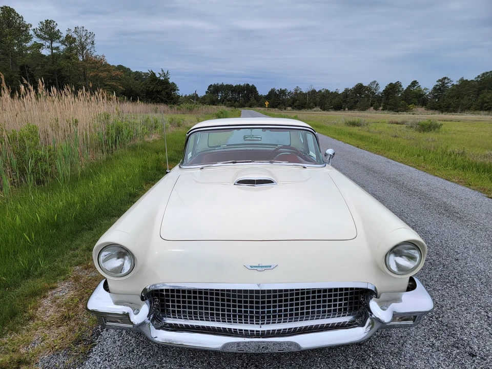 1957 Ford Thunderbird 1st Gen - Image 28 of 31