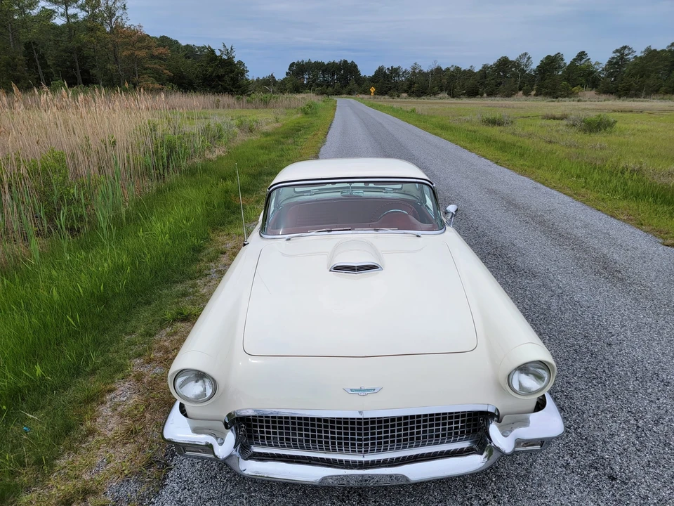 1957 Ford Thunderbird 1st Gen - Image 27 of 31