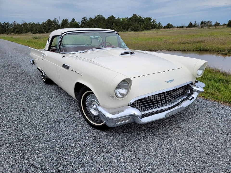 1957 Ford Thunderbird 1st Gen - Image 24 of 31