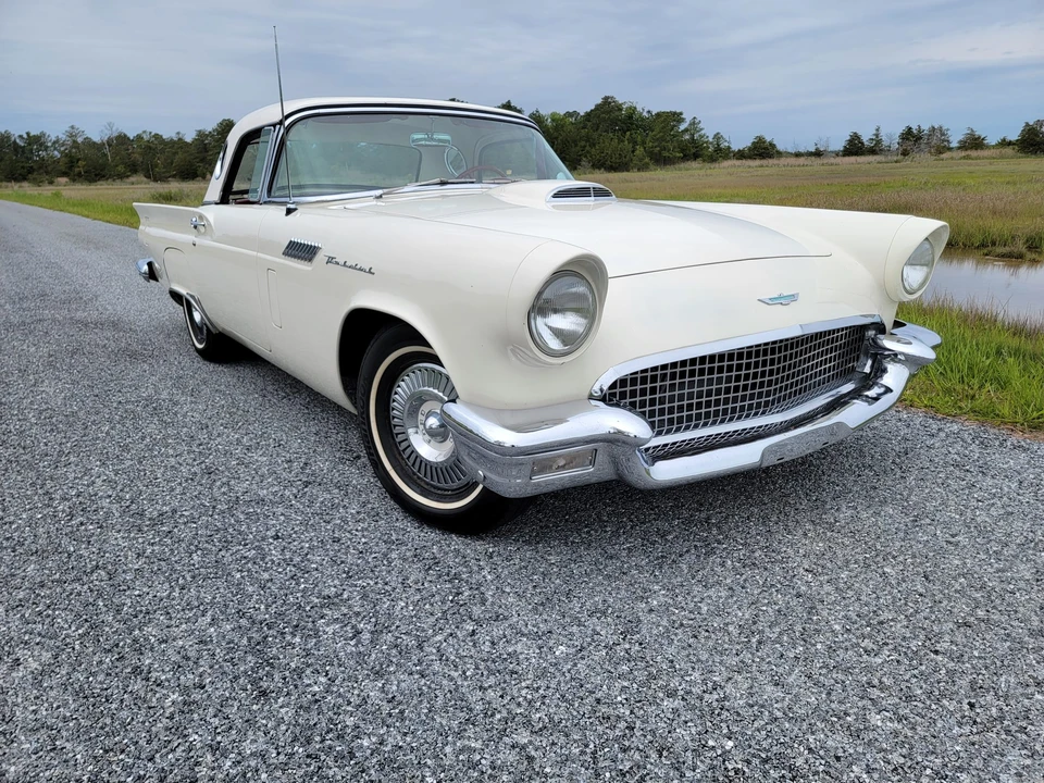 1957 Ford Thunderbird 1st Gen - Image 25 of 31