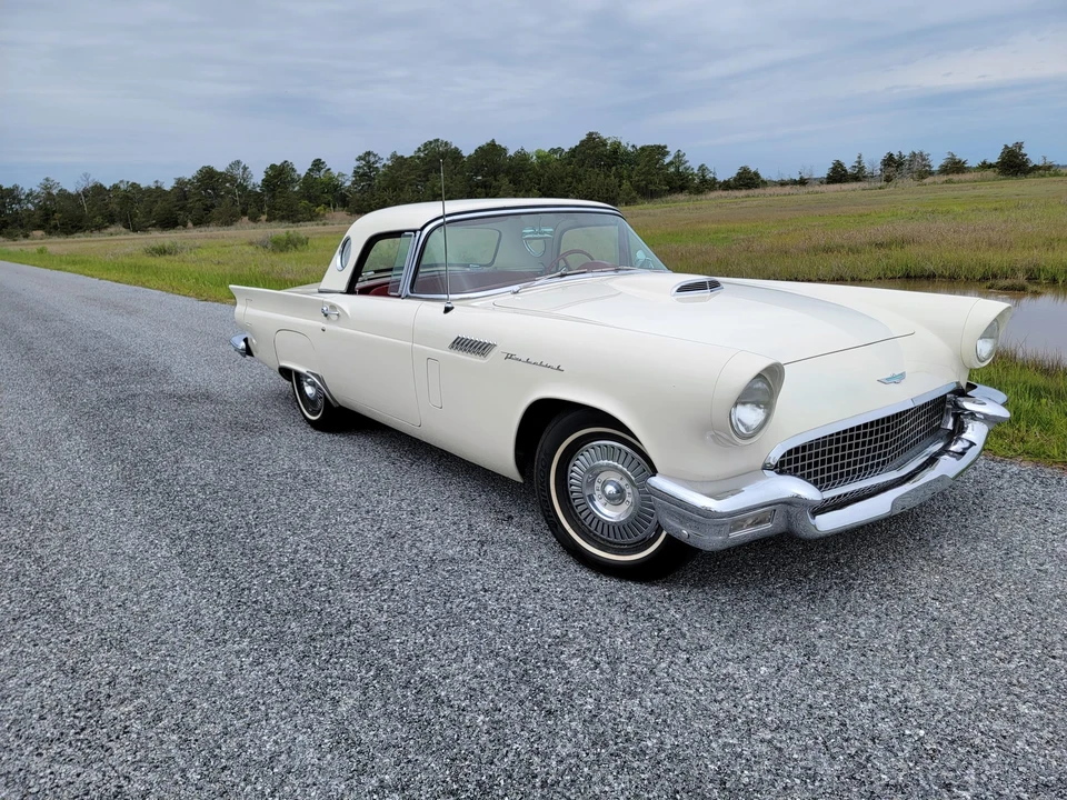 1957 Ford Thunderbird 1st Gen - Image 23 of 31