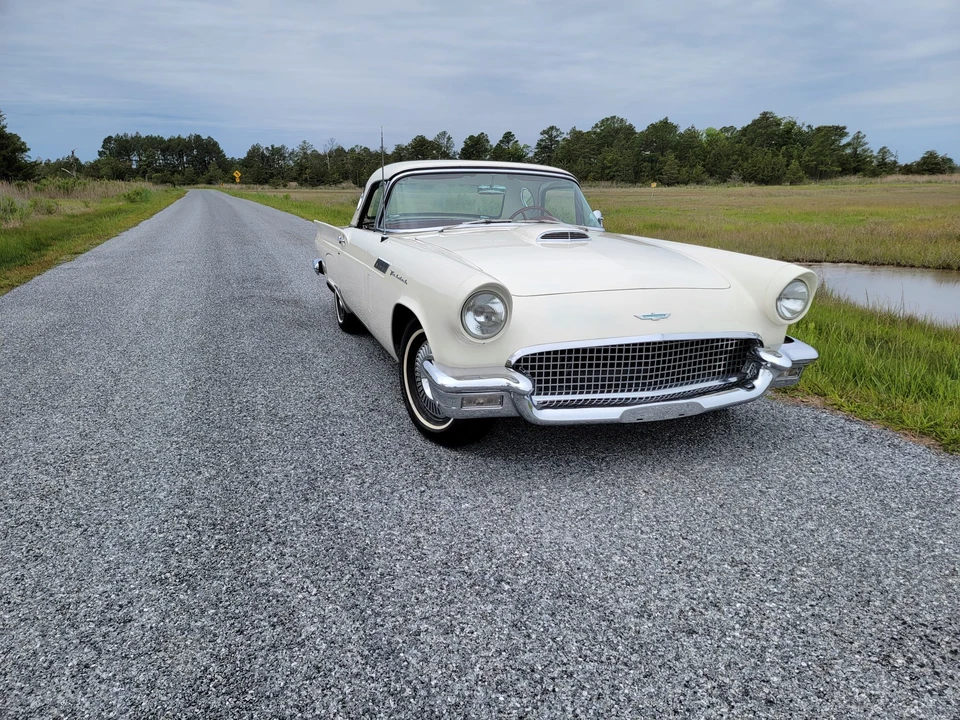 1957 Ford Thunderbird 1st Gen - Image 26 of 31