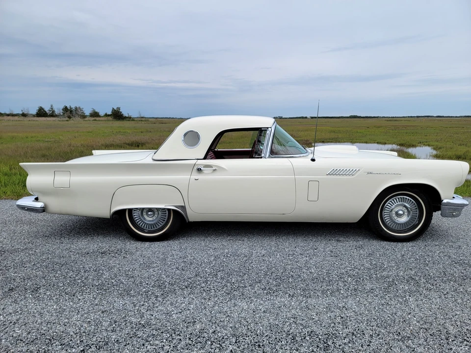 1957 Ford Thunderbird 1st Gen - Image 22 of 31