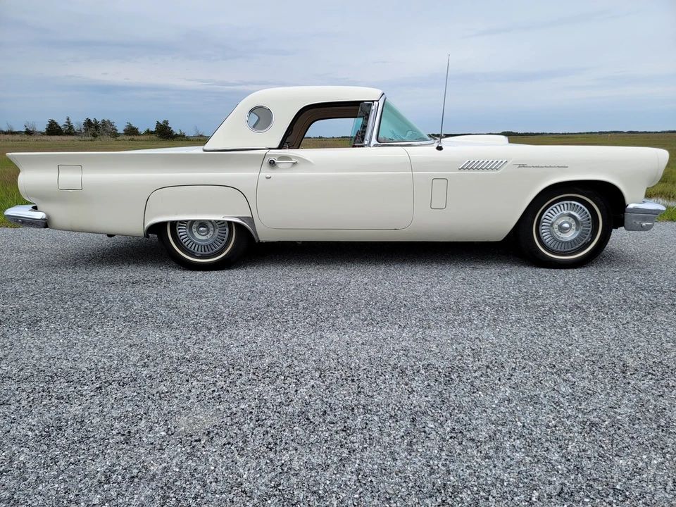 1957 Ford Thunderbird 1st Gen - Image 21 of 31