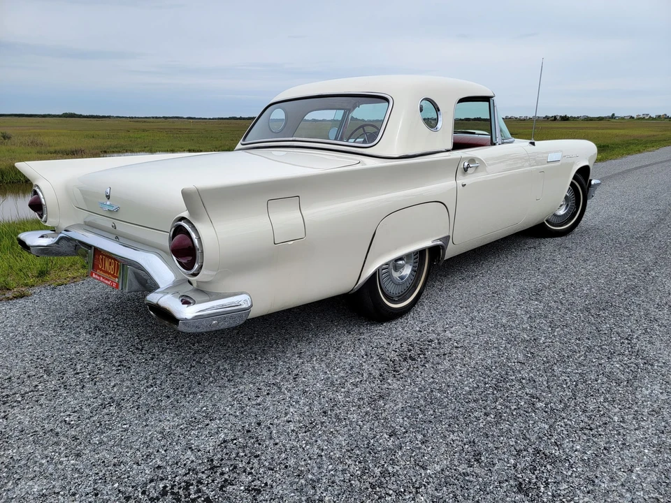 1957 Ford Thunderbird 1st Gen - Image 19 of 31
