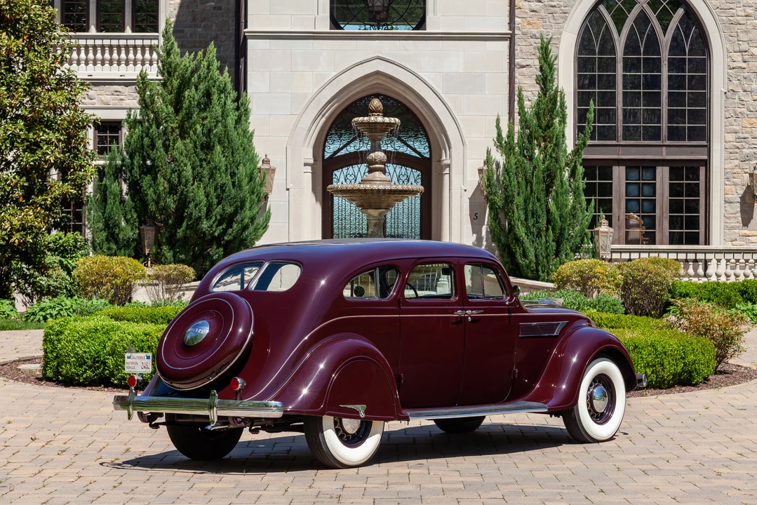 1935 Chrysler Airflow - Image 10 of 31