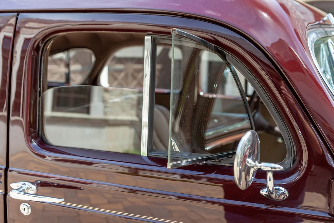 1935 Chrysler Airflow - Image 25 of 31