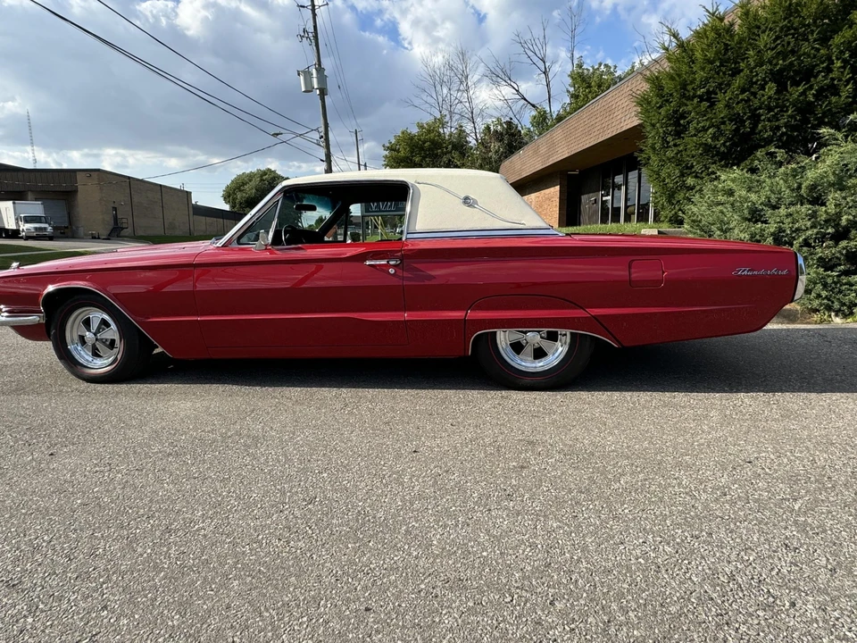 1966 Ford Thunderbird 4th Gen - Image 25 of 31
