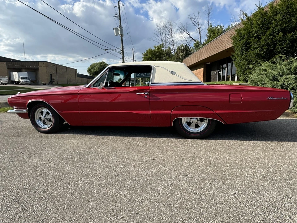 1966 Ford Thunderbird 4th Gen - Image 24 of 31
