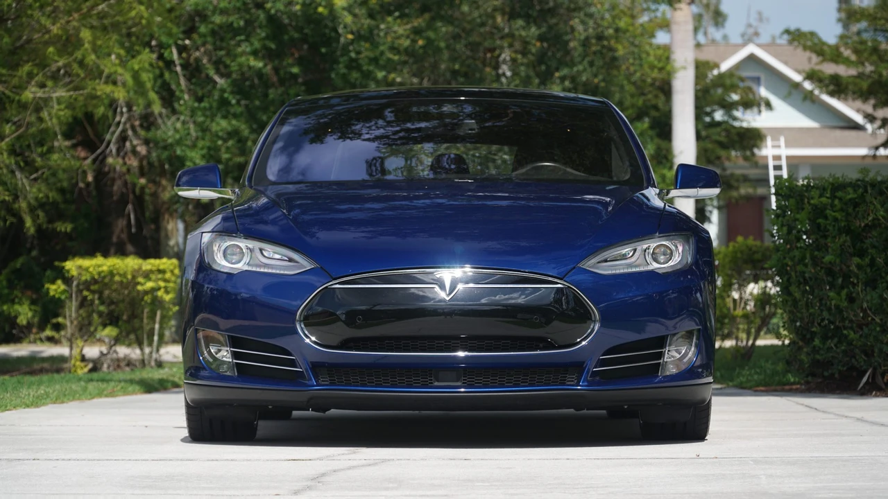 2015 Tesla Model S - Image 28 of 31