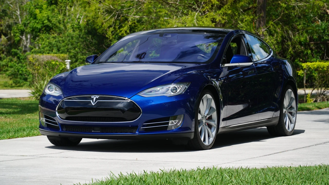 2015 Tesla Model S - Image 4 of 31