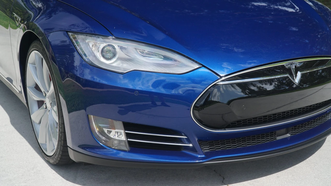 2015 Tesla Model S - Image 29 of 31