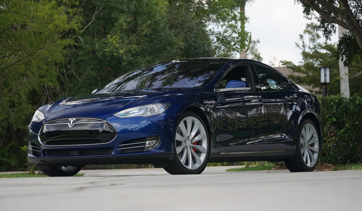 2015 Tesla Model S - Image 7 of 31