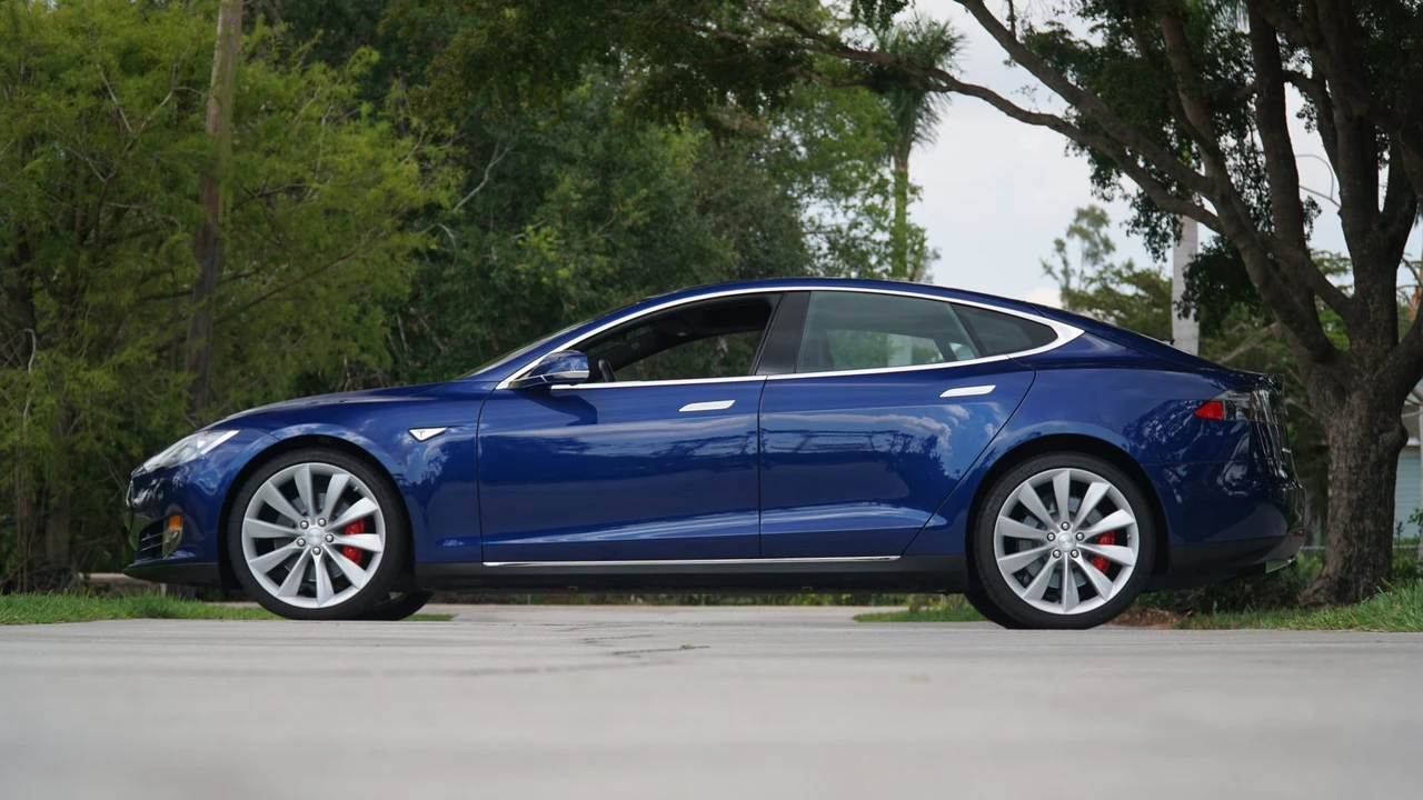 2015 Tesla Model S - Image 9 of 31