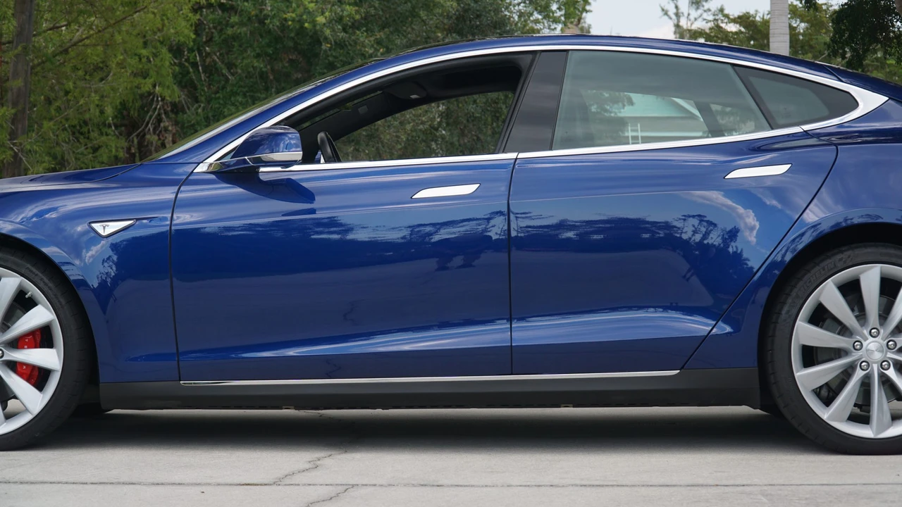 2015 Tesla Model S - Image 31 of 31