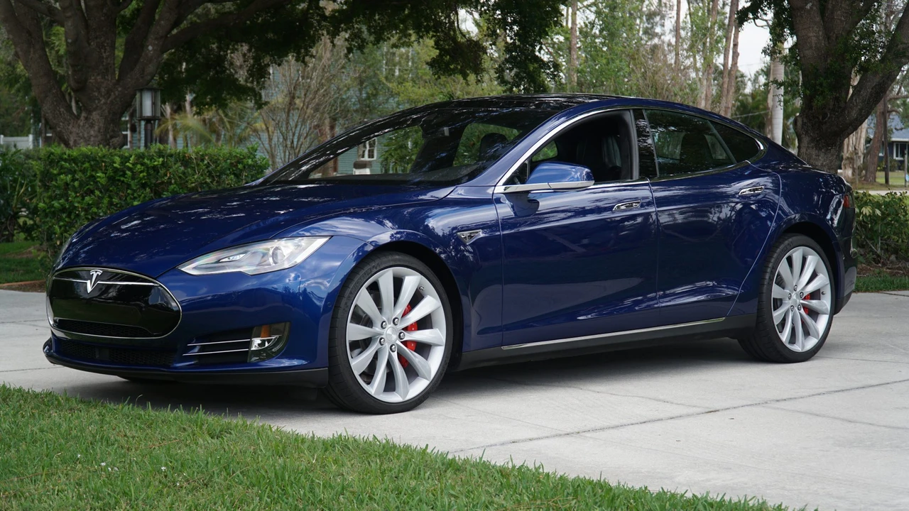 2015 Tesla Model S - Image 6 of 31