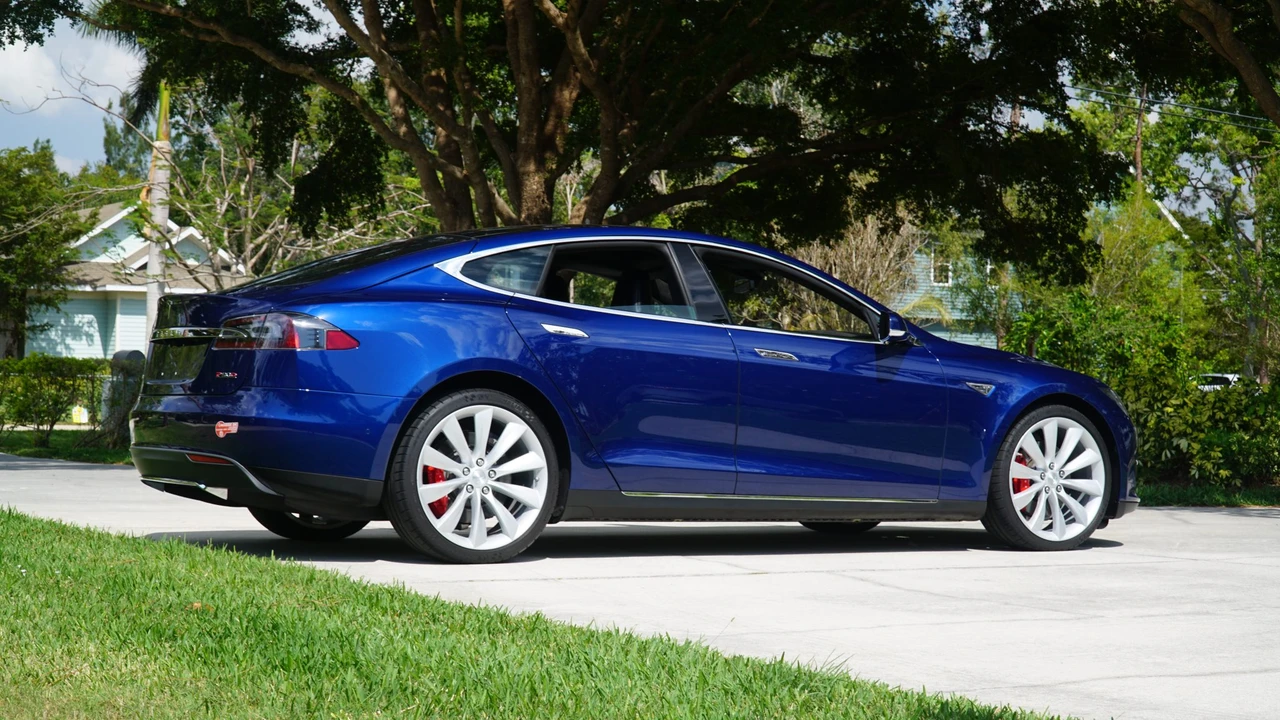2015 Tesla Model S - Image 20 of 31