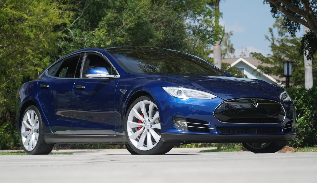 2015 Tesla Model S - Image 26 of 31