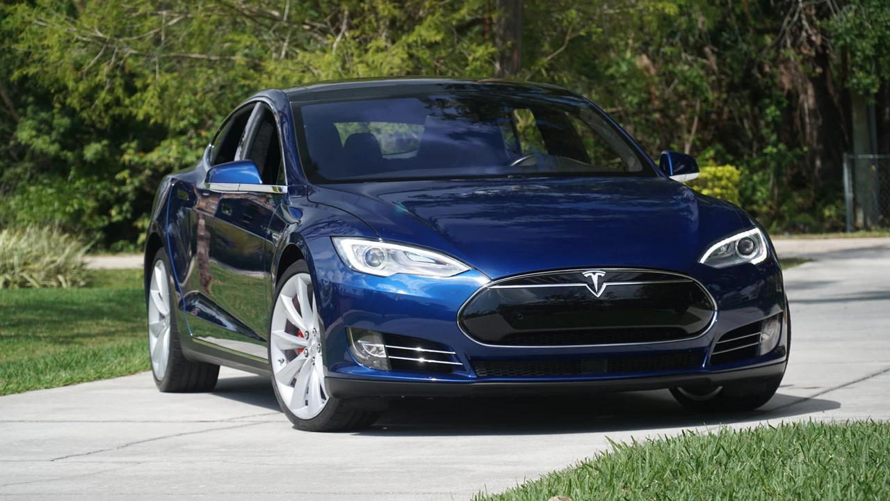 2015 Tesla Model S - Image 27 of 31