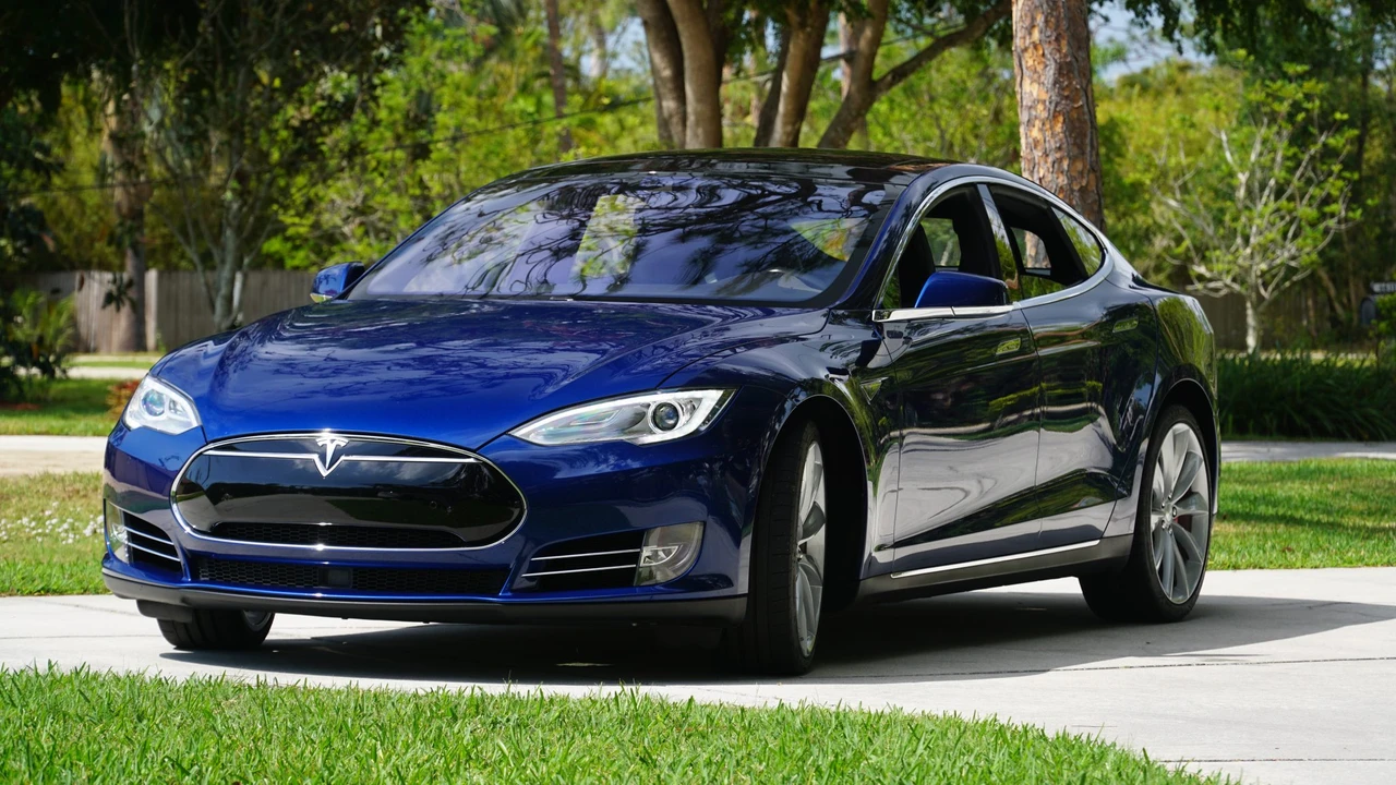2015 Tesla Model S - Image 3 of 31