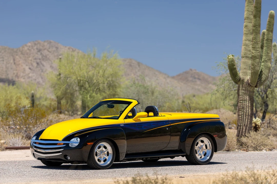 2004 Chevrolet SSR - Image 3 of 31