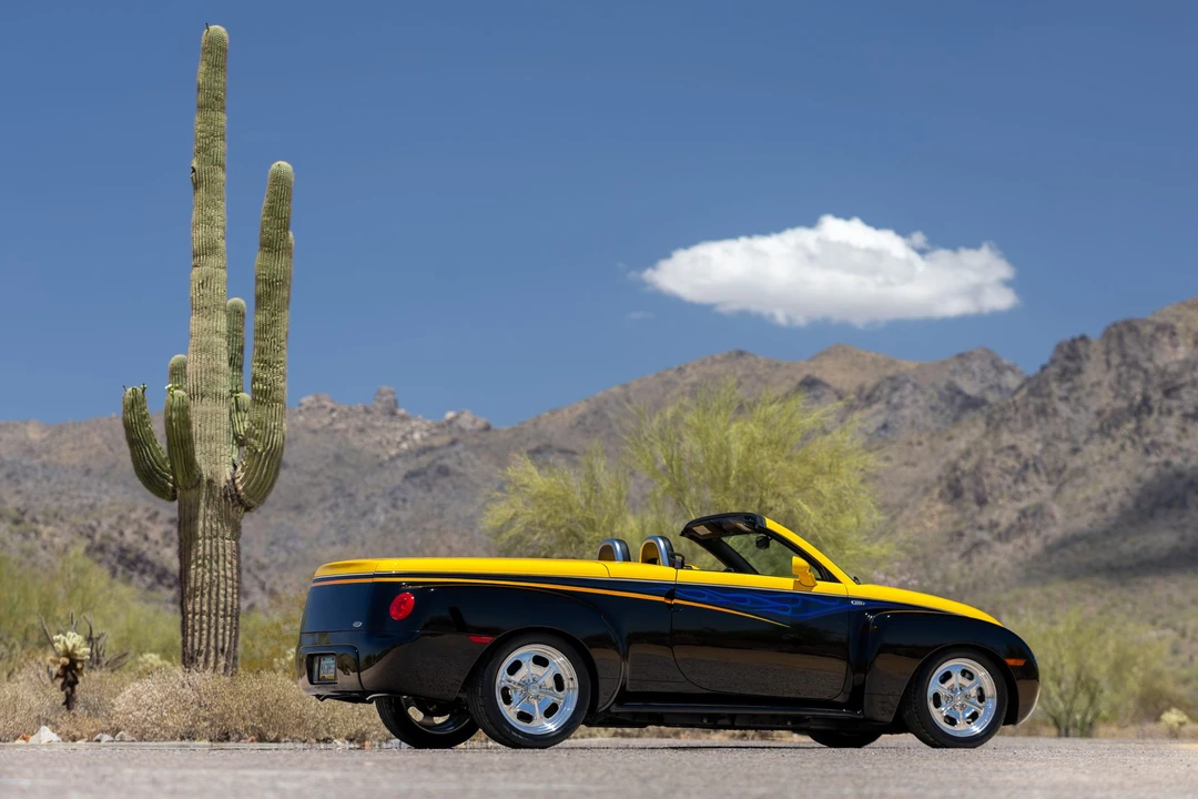 2004 Chevrolet SSR - Image 25 of 31