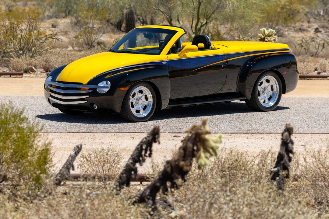 2004 Chevrolet SSR - Image 4 of 31