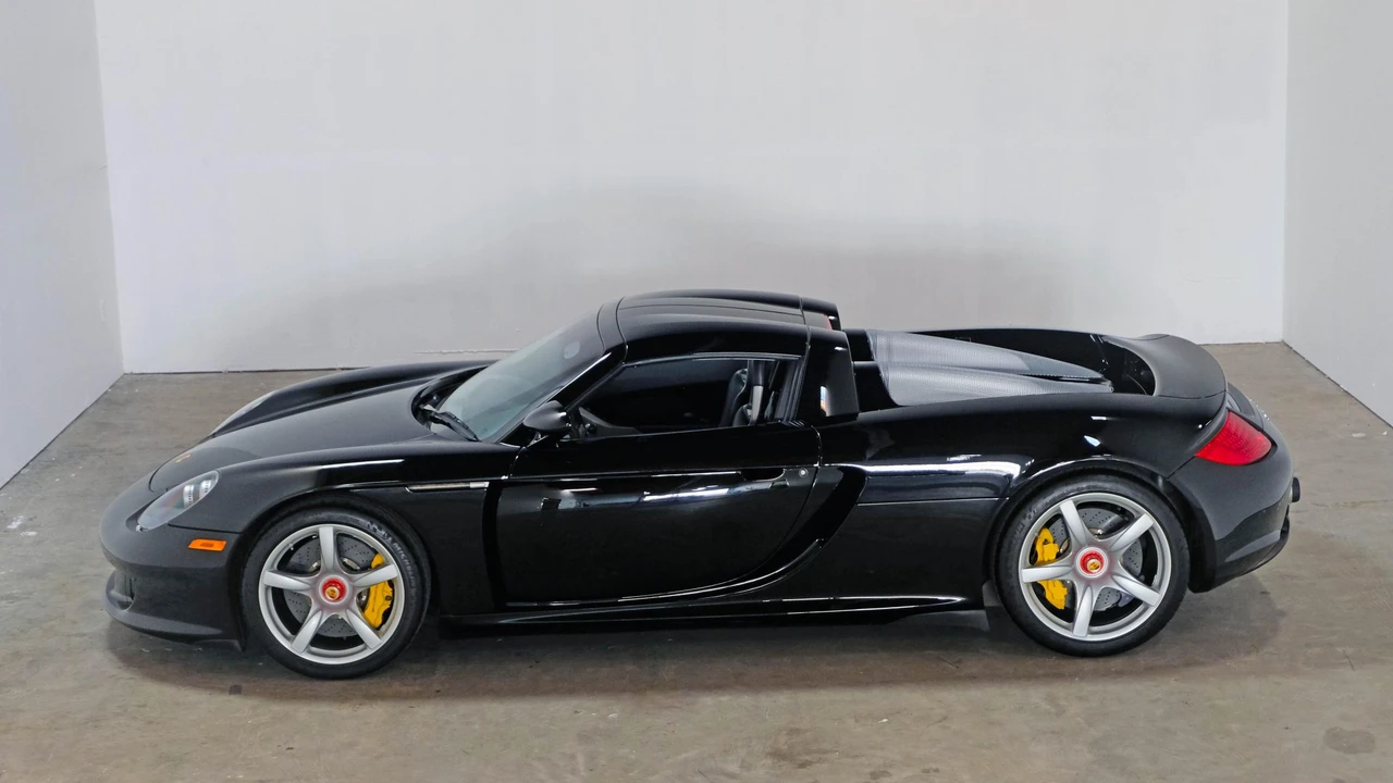 2004 Porsche Carrera GT - Image 11 of 31
