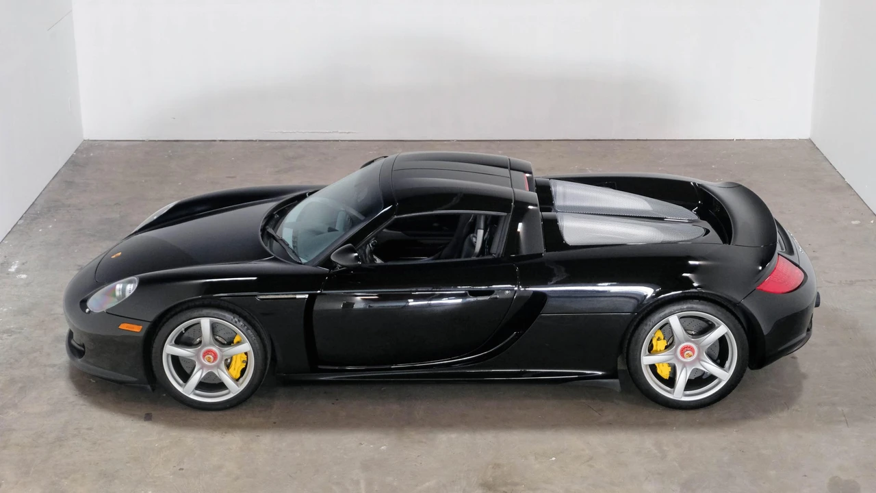 2004 Porsche Carrera GT - Image 13 of 31