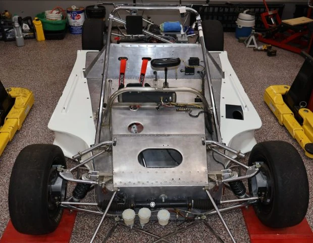 1984 - Image 4 of 9