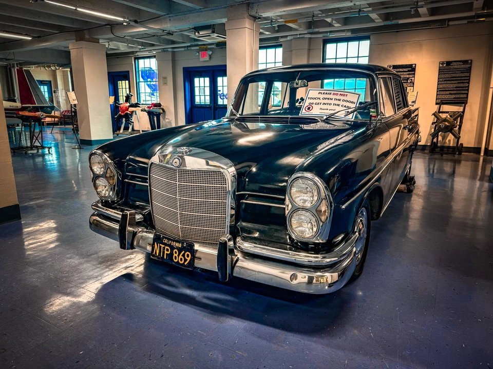 1960 Mercedes-Benz W111 Sedan - Image 2 of 31