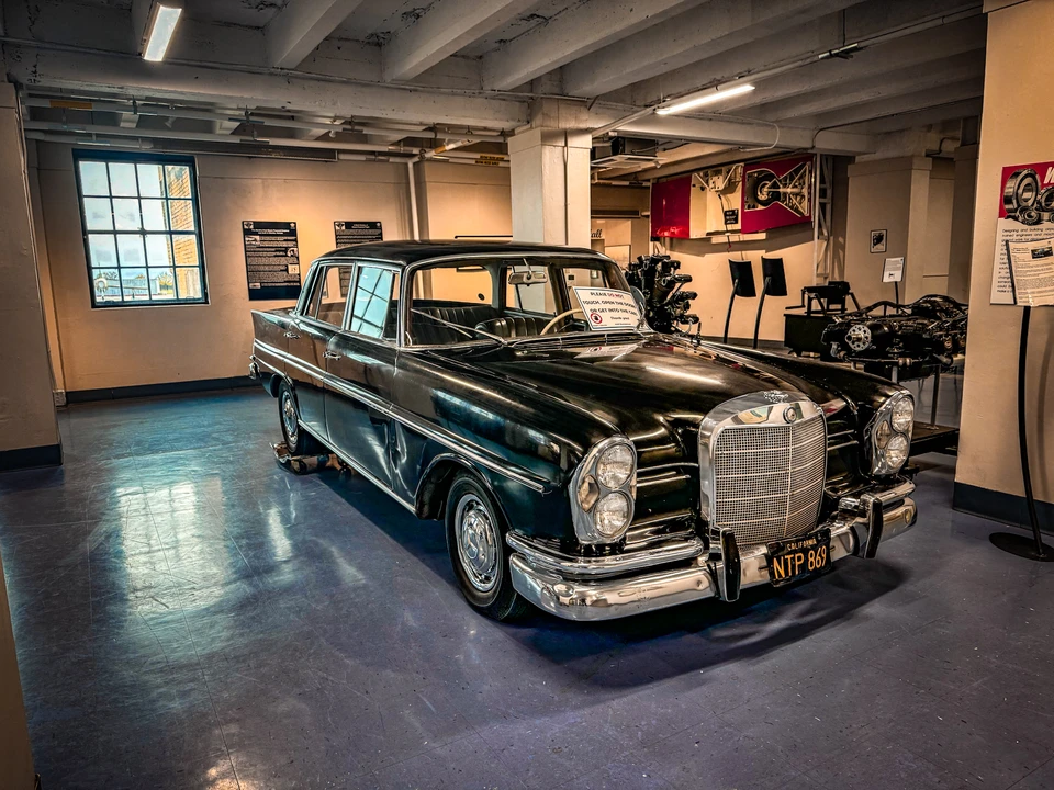 1960 Mercedes-Benz W111 Sedan - Image 6 of 31