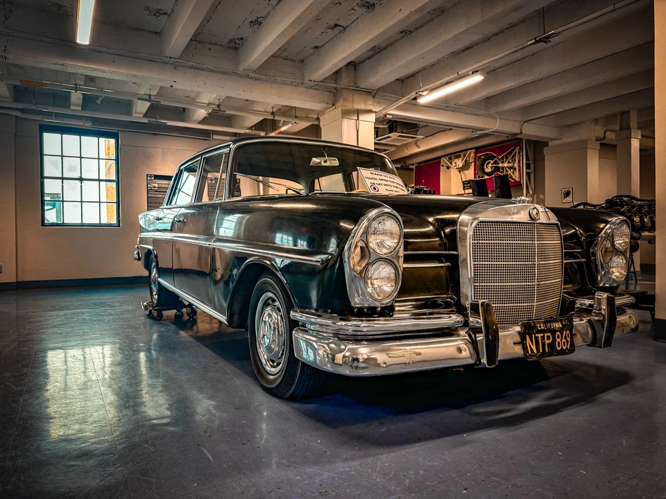1960 Mercedes-Benz W111 Sedan - Image 7 of 31