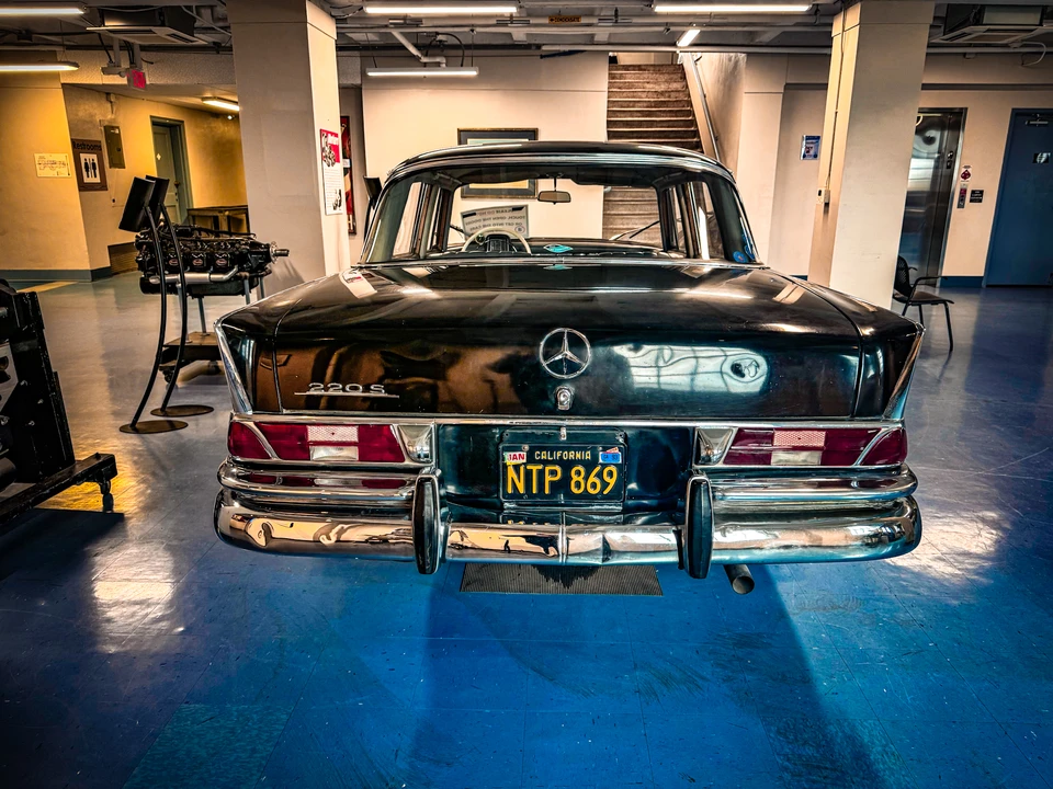 1960 Mercedes-Benz W111 Sedan - Image 4 of 31