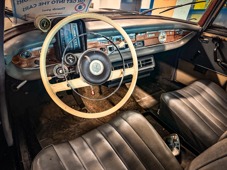 1960 Mercedes-Benz W111 Sedan - Image 24 of 31