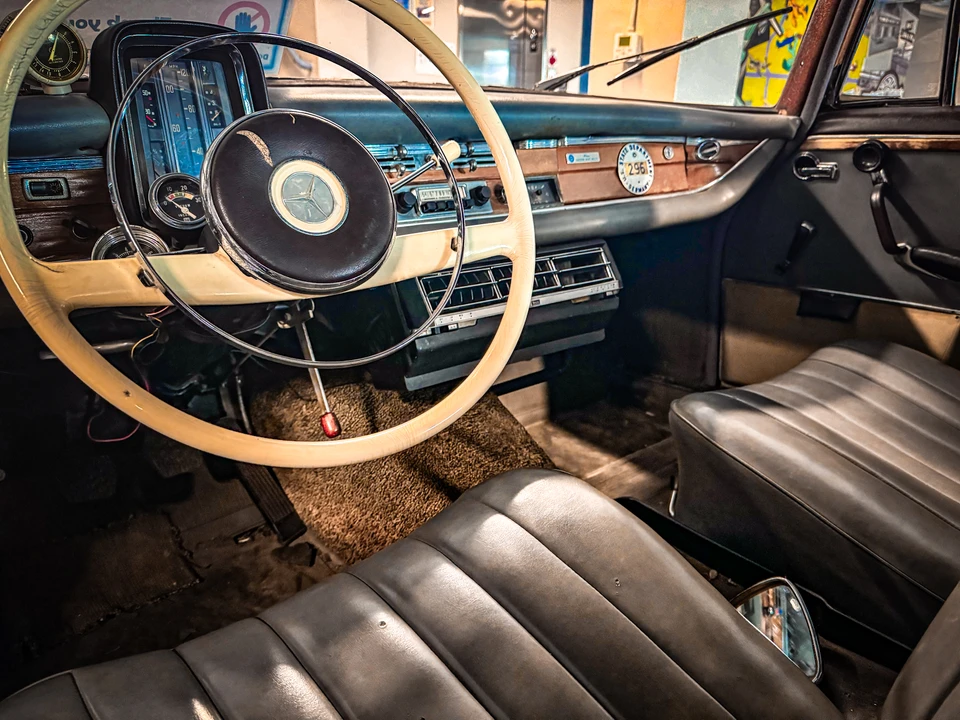 1960 Mercedes-Benz W111 Sedan - Image 20 of 31
