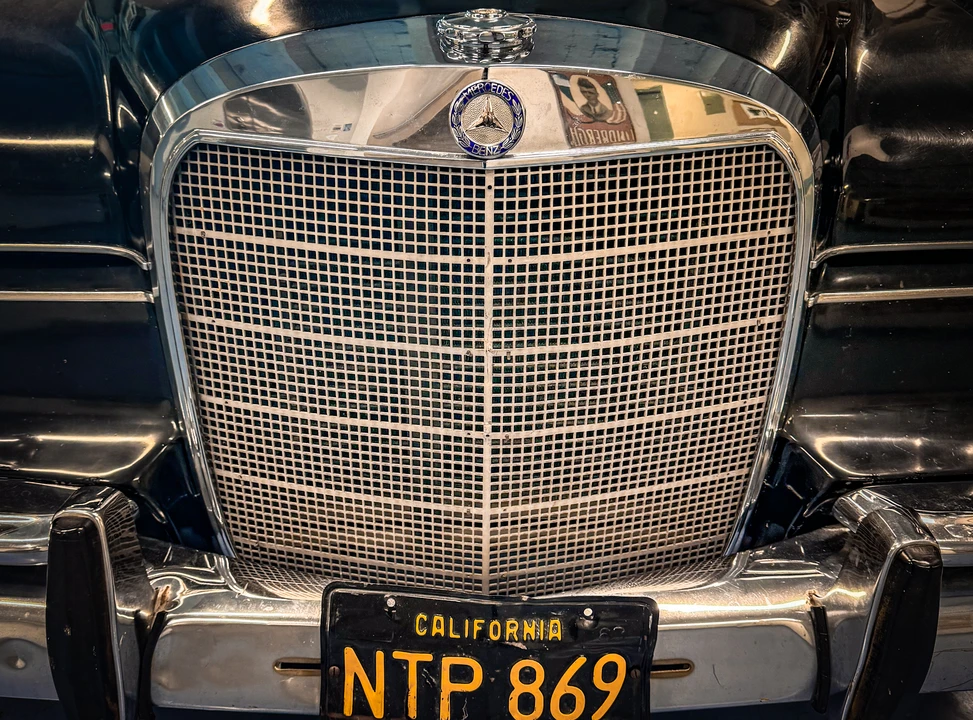 1960 Mercedes-Benz W111 Sedan - Image 10 of 31