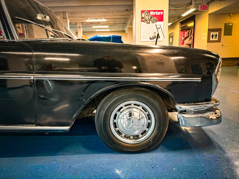 1960 Mercedes-Benz W111 Sedan - Image 14 of 31